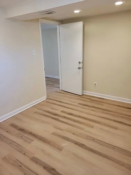 Building Photo - 2108 8th Ave