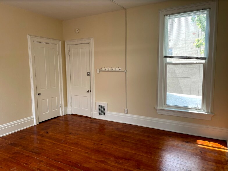Building Photo - 2618 Eden Ave