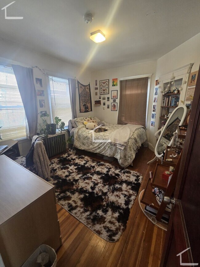 Building Photo - Spacious 3 bed in Brighton...