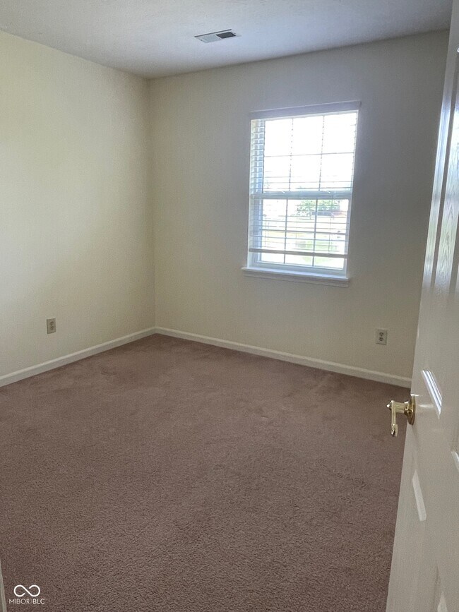 Building Photo - 5806 Tanager Ln