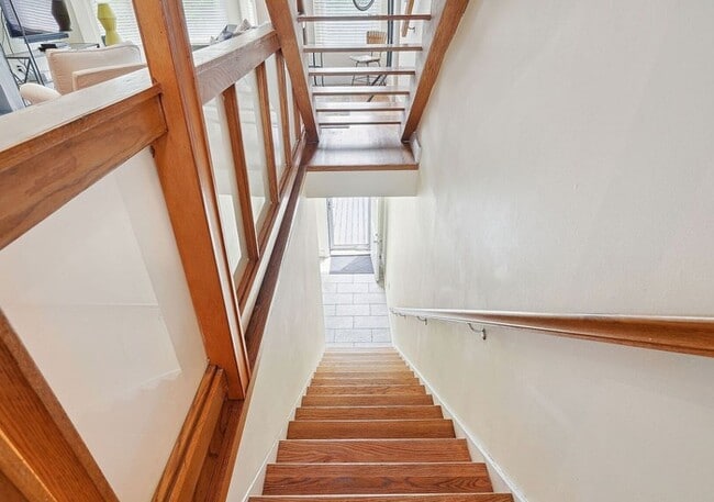 Building Photo - Modern 3BR/3BA Condo with Outdoor Space & ...