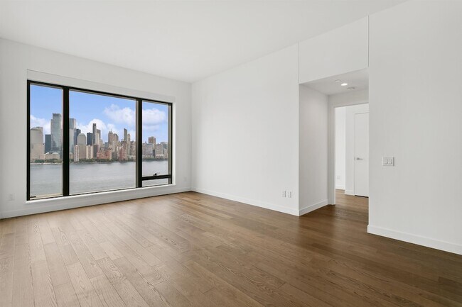 Building Photo - 99 Hudson St