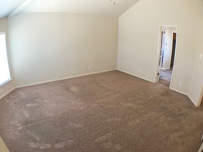 Building Photo - Sandstone Ranch Estates 3 bed with Refrig A/C plus Bonus Loft!
