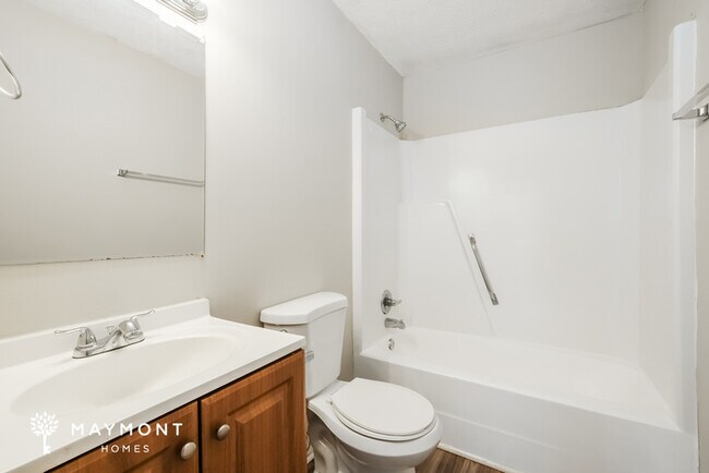 Building Photo - Comfortable Living in Stone Mountain