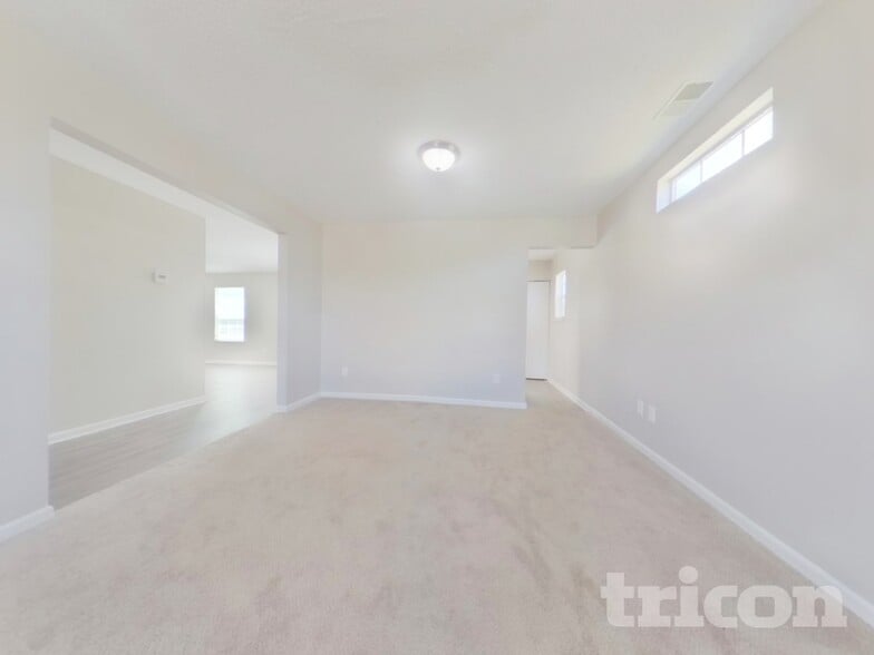 Building Photo - 390 Fox Trot Dr