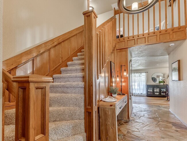Building Photo - Fully Furnished Short Term Rental