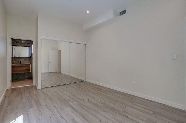 Building Photo - 4636 Lomita St