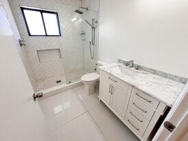 Building Photo - 125 S Palmway