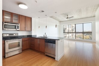 Building Photo - 1/1  Condo in Grant Park w/ City Views Right By Grant Park Market and Shops!