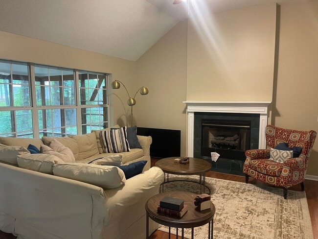 Building Photo - 3 bedroom 2 bath house