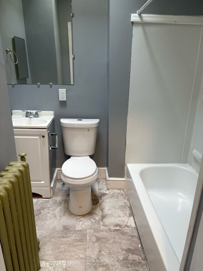 Building Photo - 54 N Morley St