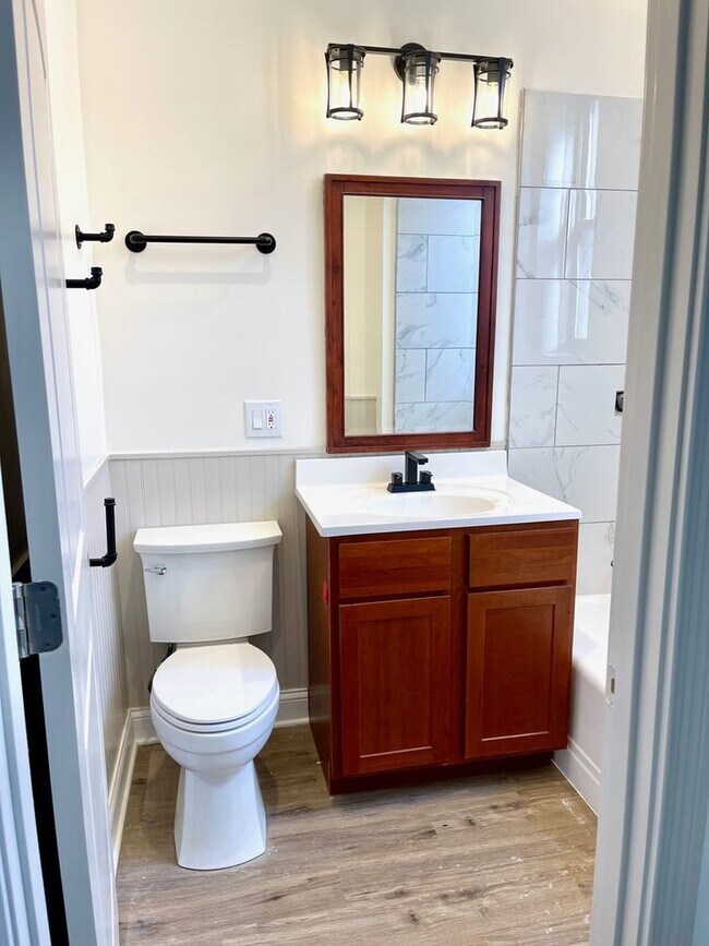 Building Photo - 3009 S Parnell Ave