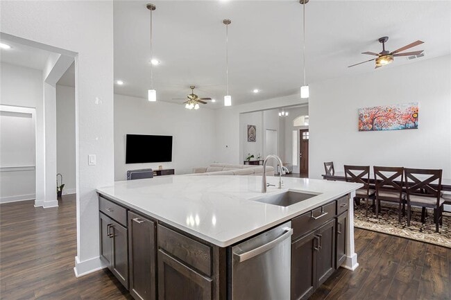 Building Photo - 6721 Empresa Dr