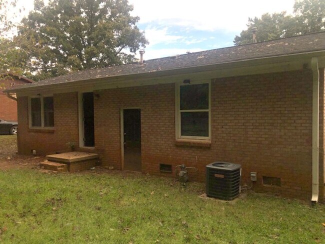 Building Photo - Three Bedroom Ranch Home in Yorkmount! COMING SOON!