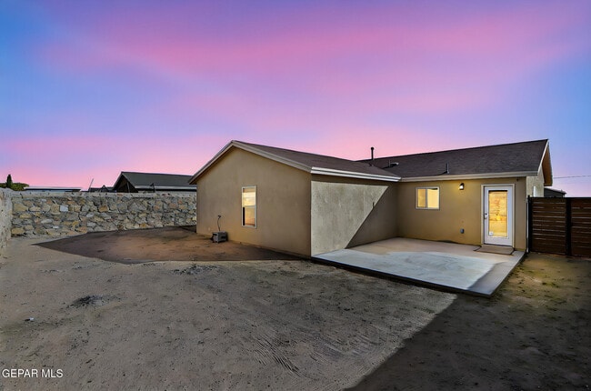 Building Photo - 14321 Paraiso Dr