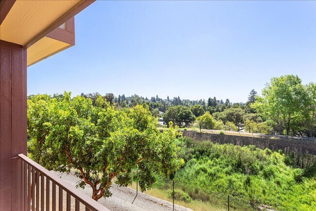 Building Photo - 6028 Old Quarry Loop