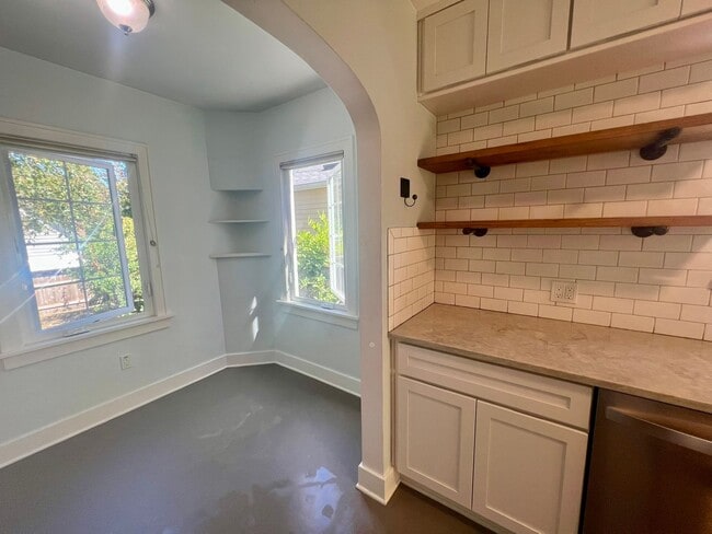 Building Photo - Updated 1920s 4BD