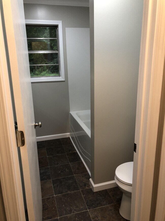 Building Photo - 246 Tommy Ballard Rd