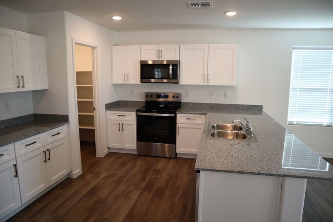 Building Photo - ~Pristine 2024 Luxury Home with Majestic Mountain Views~