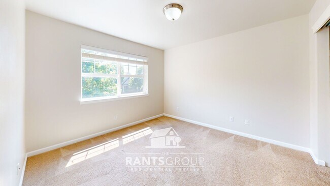 Building Photo - Beautiful 3 bed/2.5 bath Lacey Home with JBLM Access!