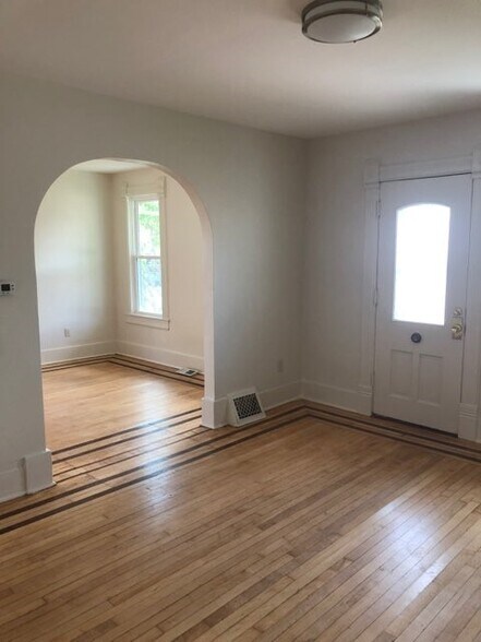 Building Photo - 225 S 5th St