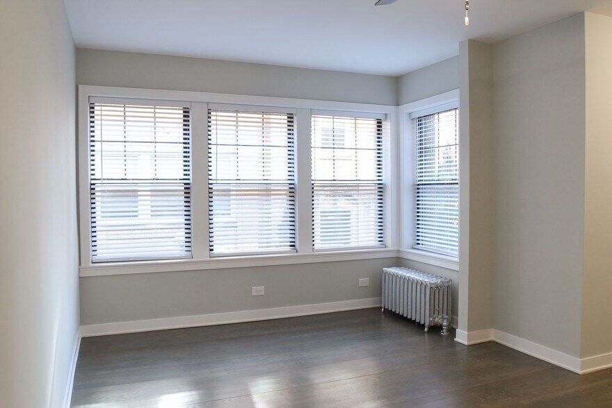 Building Photo - 5043 N Damen Ave