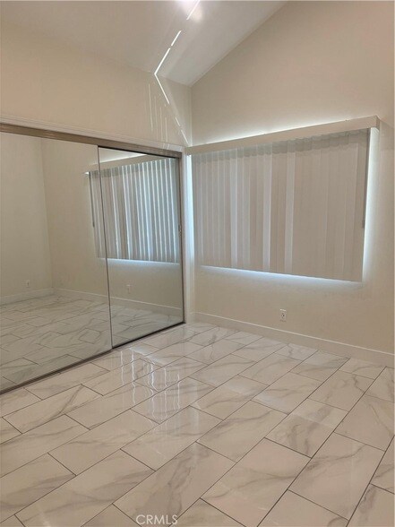 Building Photo - 7127 White Oak Ave