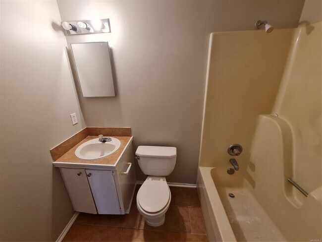 Building Photo - 3044 Cross Creek Dr