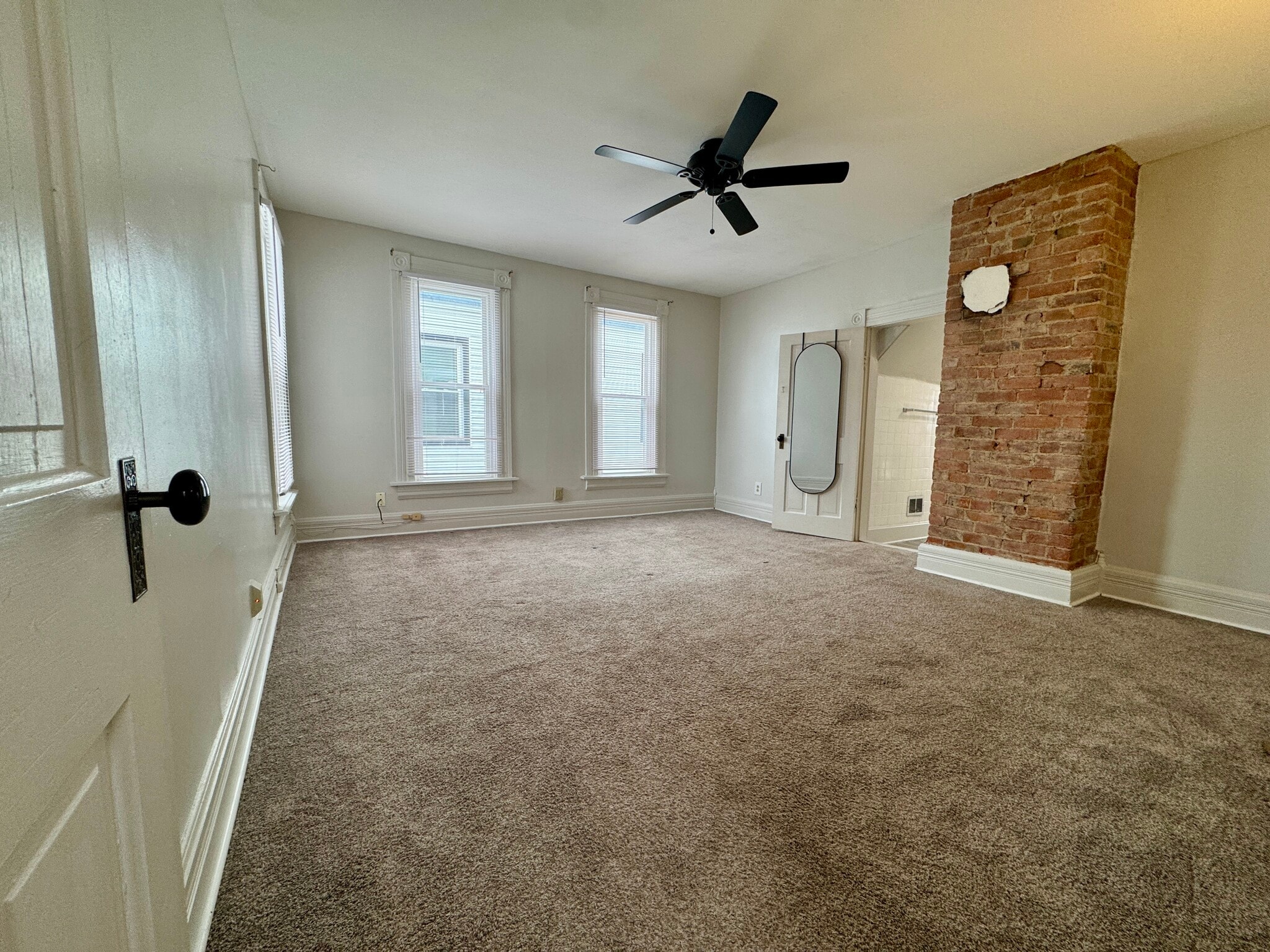 Building Photo - 121 Chicago Ave