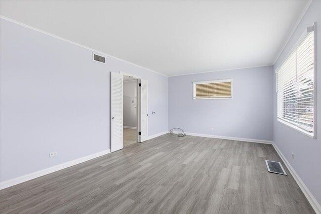 Building Photo - 5 Crescent Rd