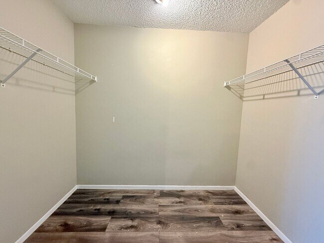 Building Photo - 350 Winter Ridge Blvd