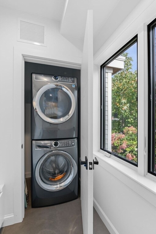 Building Photo - 99 Naugus Ave