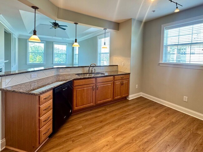 Building Photo - 2 Bedroom | 2 Bathroom Corner Unit Townhom...