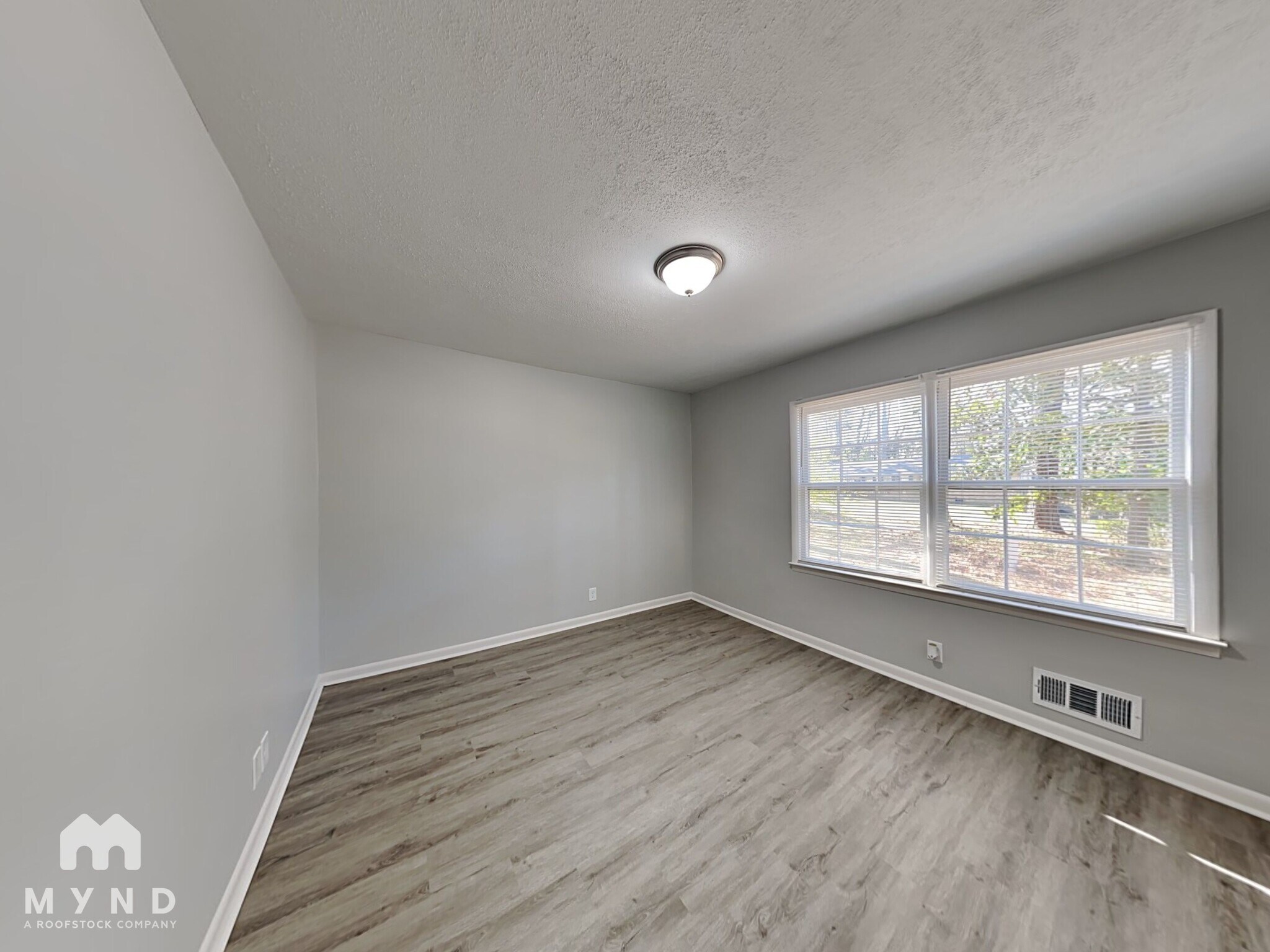 Building Photo - 1290 Maple St SE