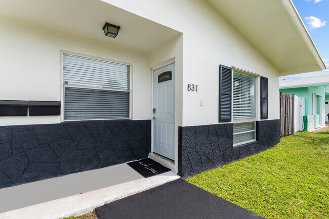 Building Photo - 831 SW 13th St