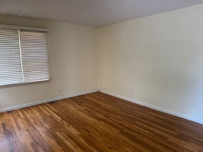 Building Photo - ALL PROSPECTIVE TENANTS MUST SUBMIT A $58 ...
