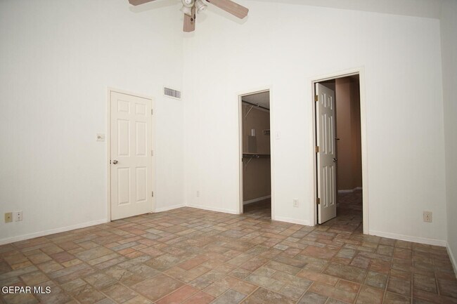Building Photo - 6040 Los Siglos Dr