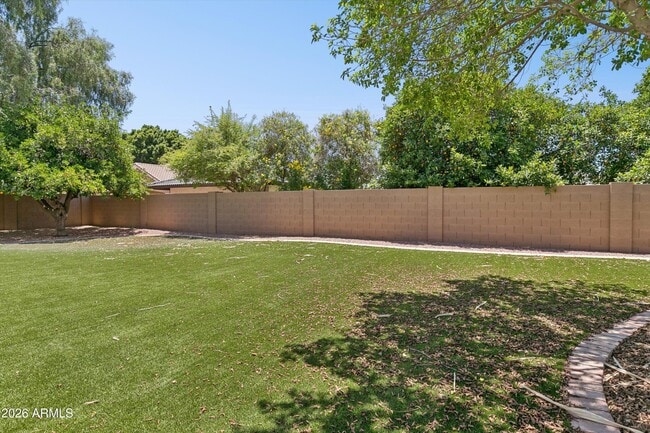 Building Photo - 8611 W Foothill Dr