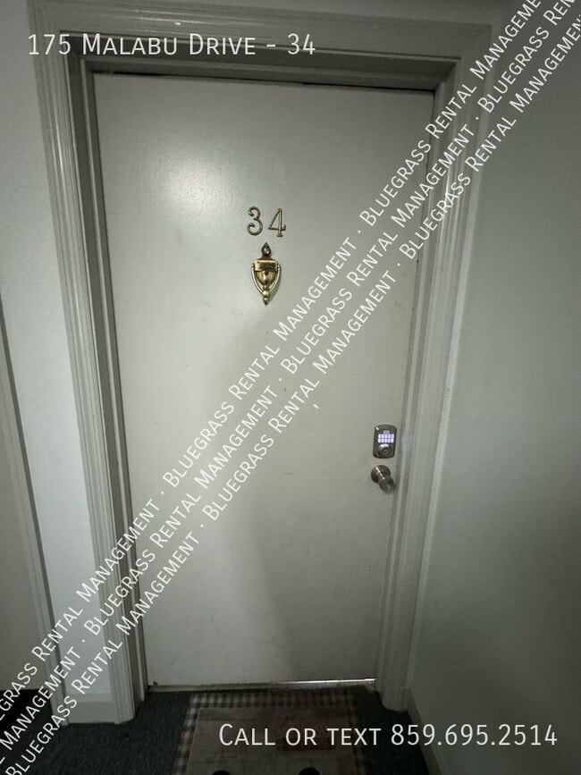 Building Photo - Newly Renovated 2 bed 1 bath home!