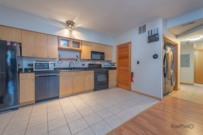 Building Photo - 519 S Maplewood Ave