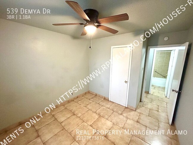 Building Photo - AVAILABLE NOW! 3 Bedroom / 1.5 Bath Home N...