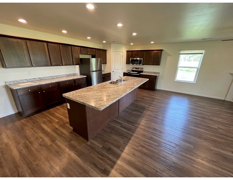 Building Photo - 301 Post Oak Dr