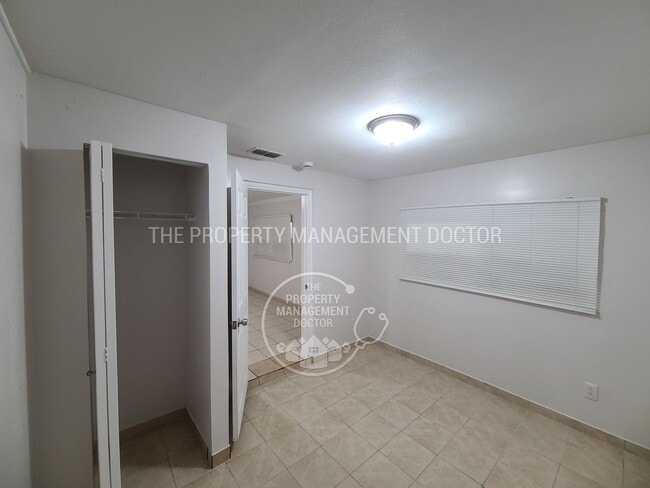 Building Photo - BRAND NEW RENOVATION! Spacious 5-Bed/2-Bath Home in Tampa - Move-In Ready!