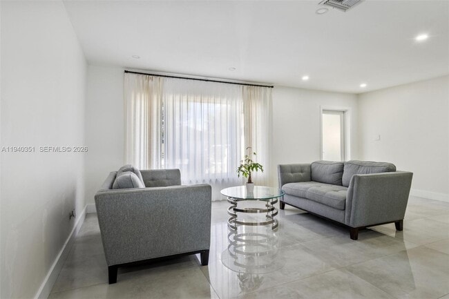 Building Photo - 8014 NW 101st Ave