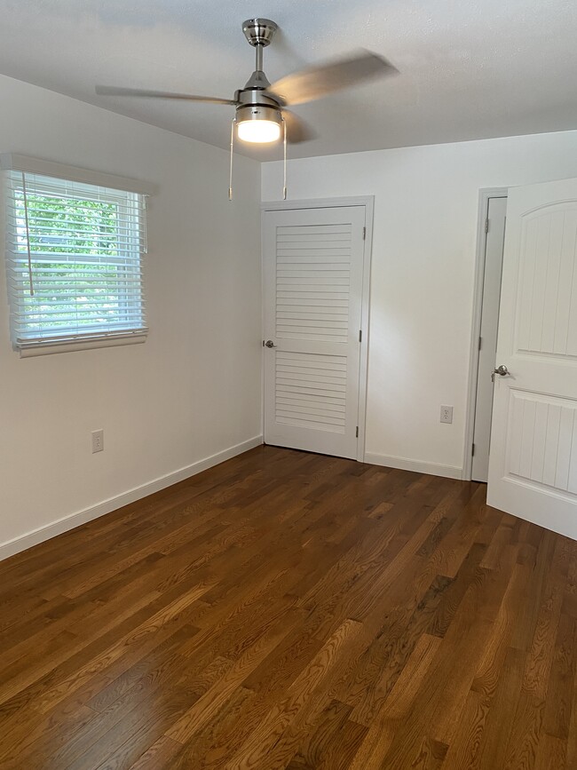 Building Photo - 6 Dogwood Ct