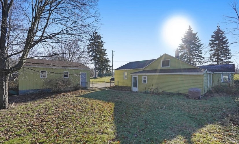 Back of house - 2811 3 Mile Rd NE