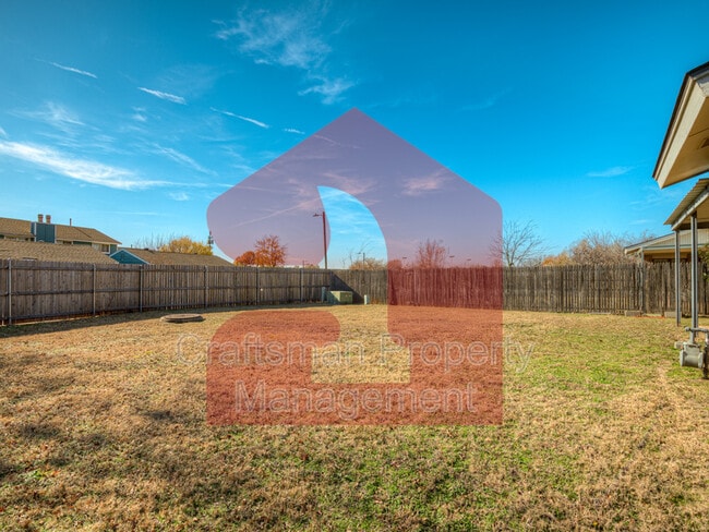 Building Photo - 2708 Silvertree Dr