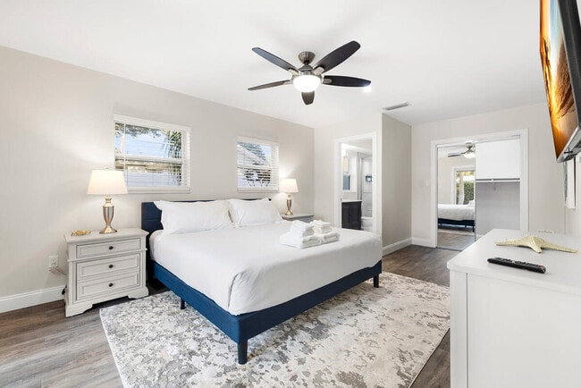 Building Photo - 802 Camelia Dr