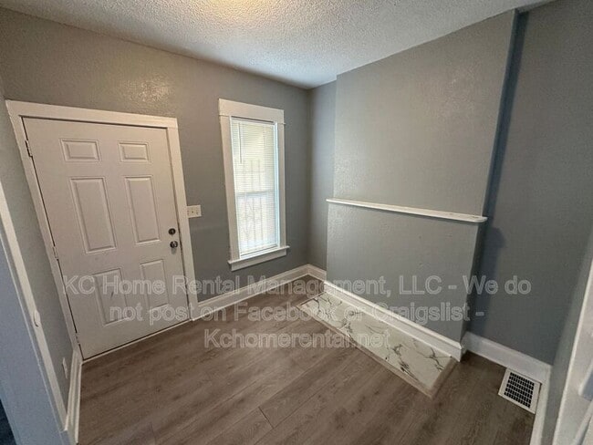 Building Photo - 2002 E 35th St