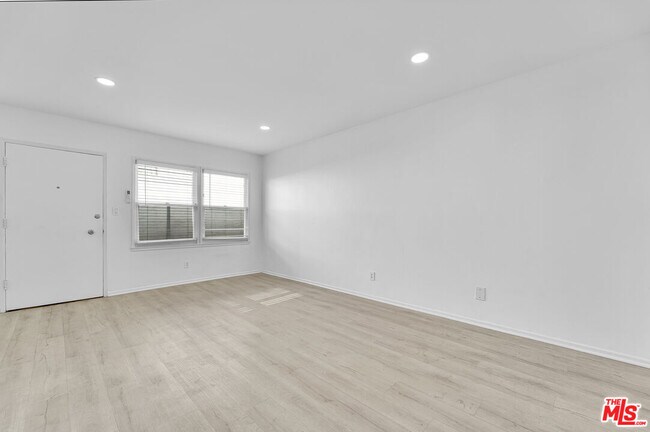 Building Photo - 926 N Spaulding Ave